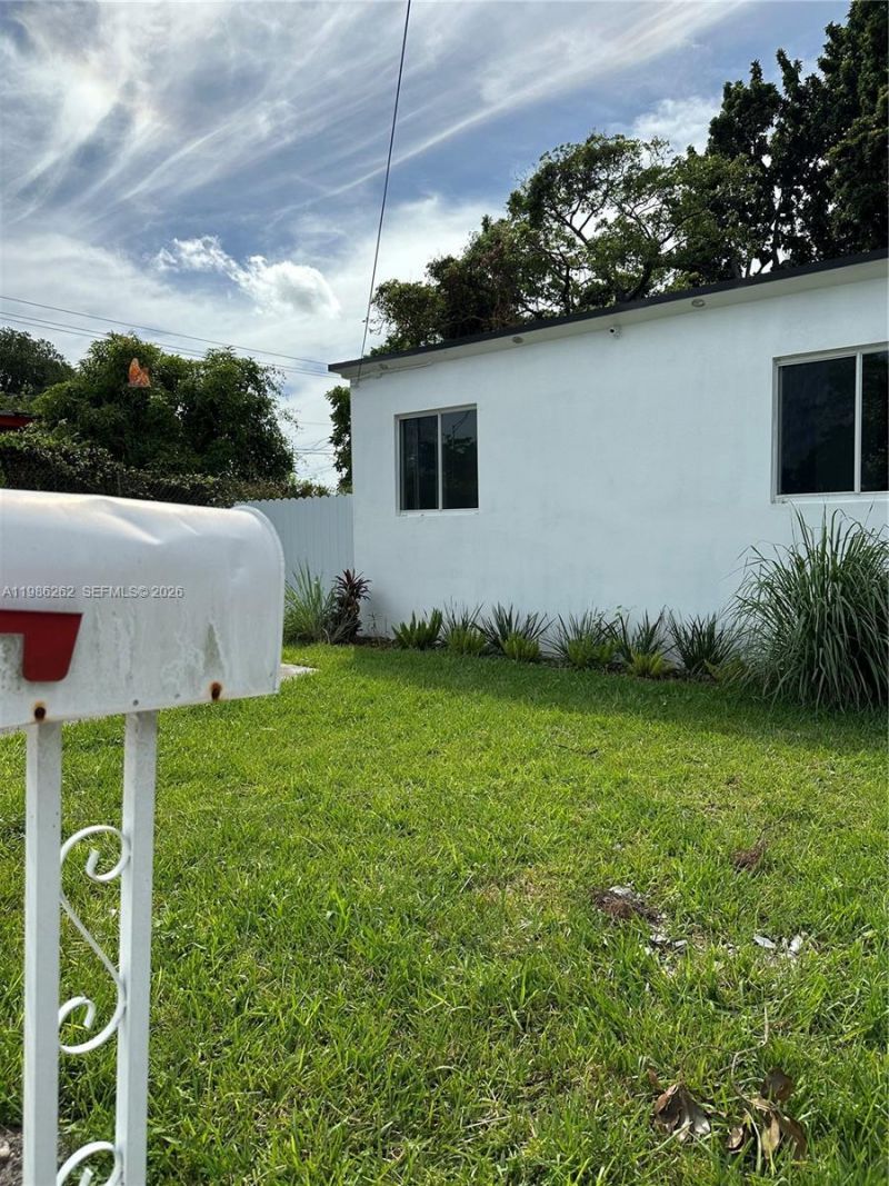 1812 NW 64th St, Miami, FL 33147 Photo