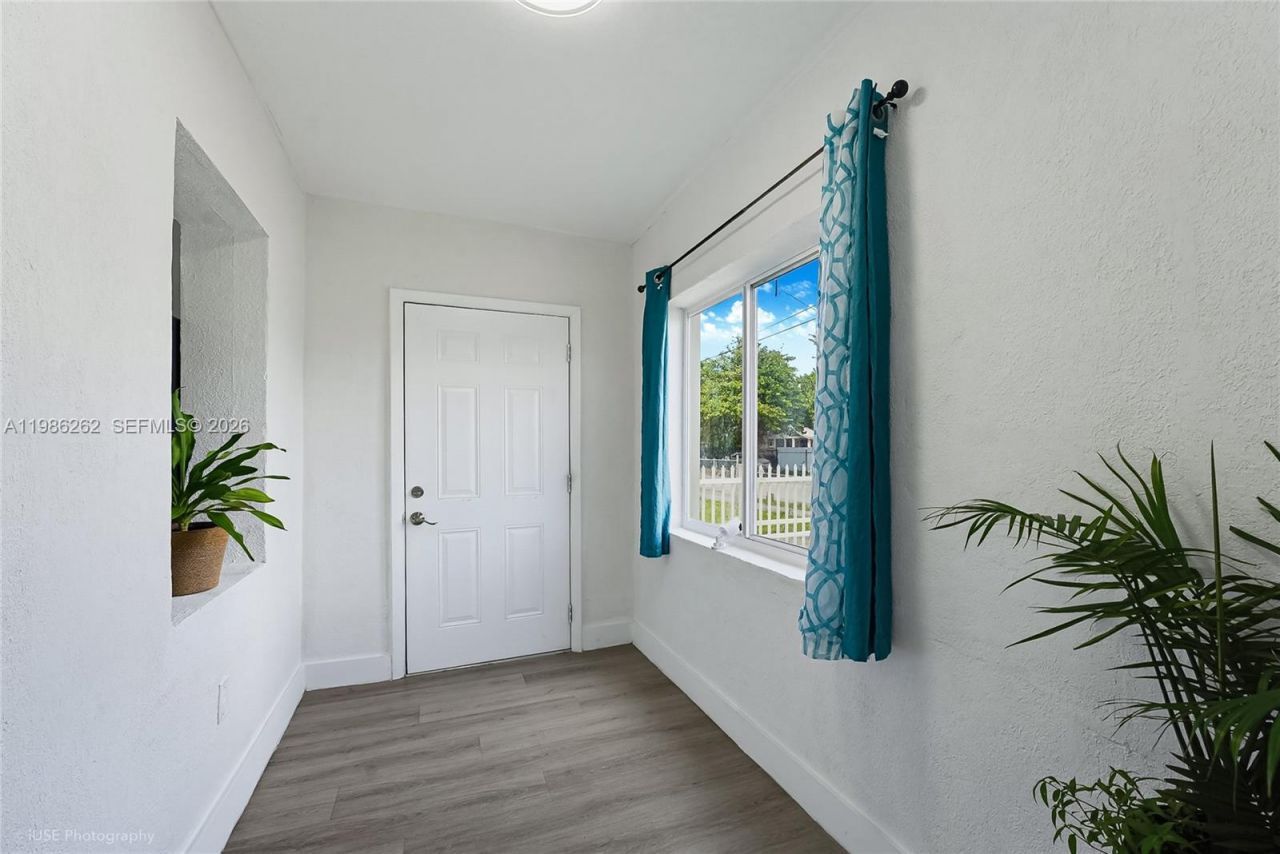 1812 NW 64th St, Miami, FL 33147 Photo