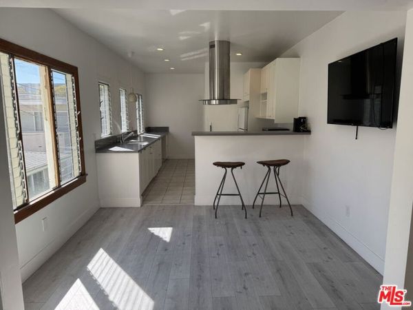 243 N Swall Drive, Beverly Hills, CA 90211