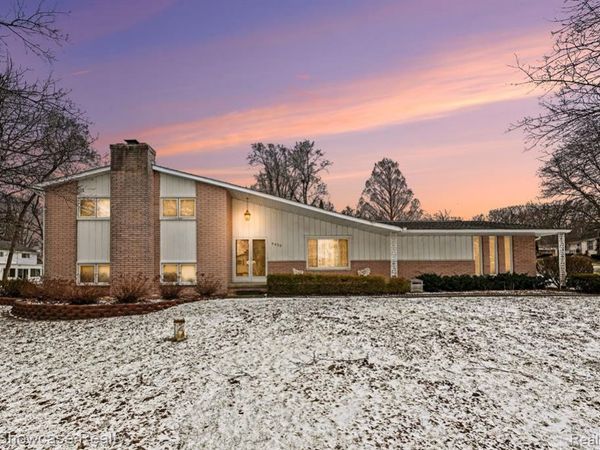 8635 Sandy Crest Drive, White Lake Twp, MI 48386