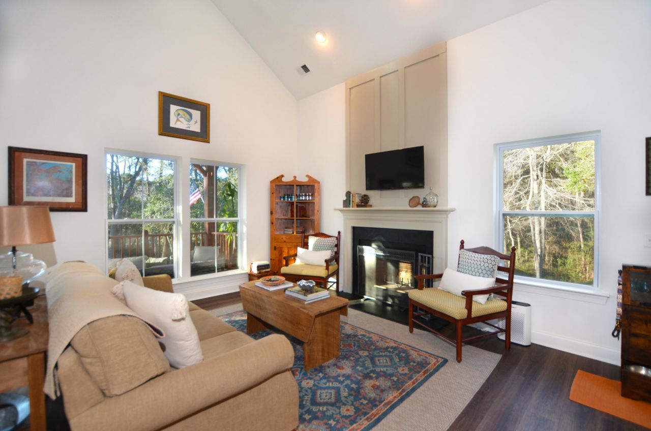 695 Kit Hall Road Photo 8