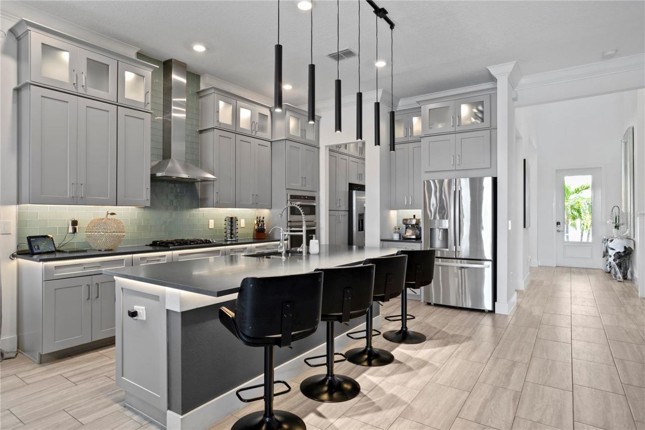 916 Seagrape Drive, Ruskin, FL 33570 Photo