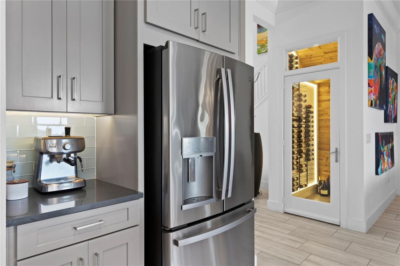 916 Seagrape Drive, Ruskin, FL 33570 Photo