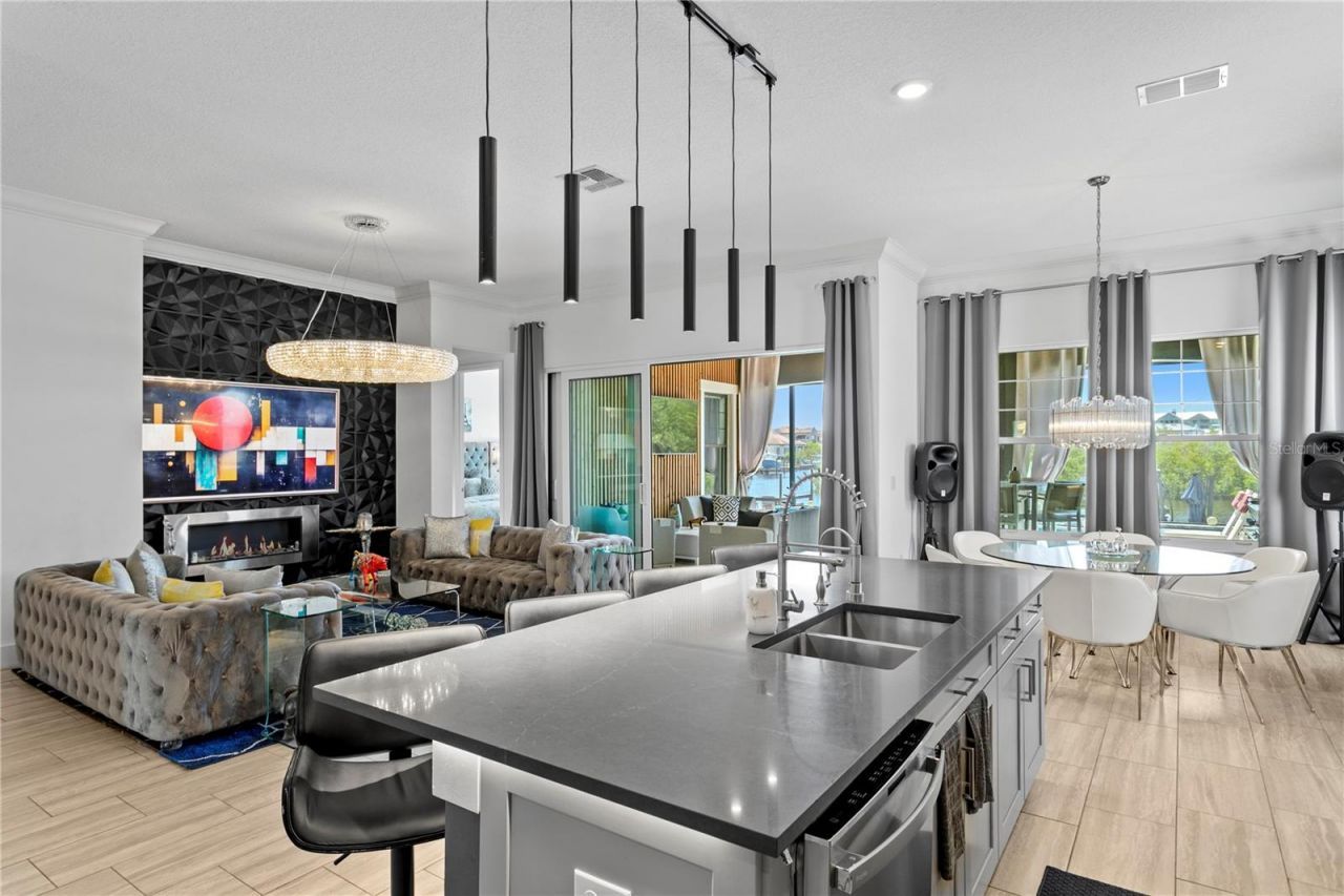 916 Seagrape Drive, Ruskin, FL 33570 Photo