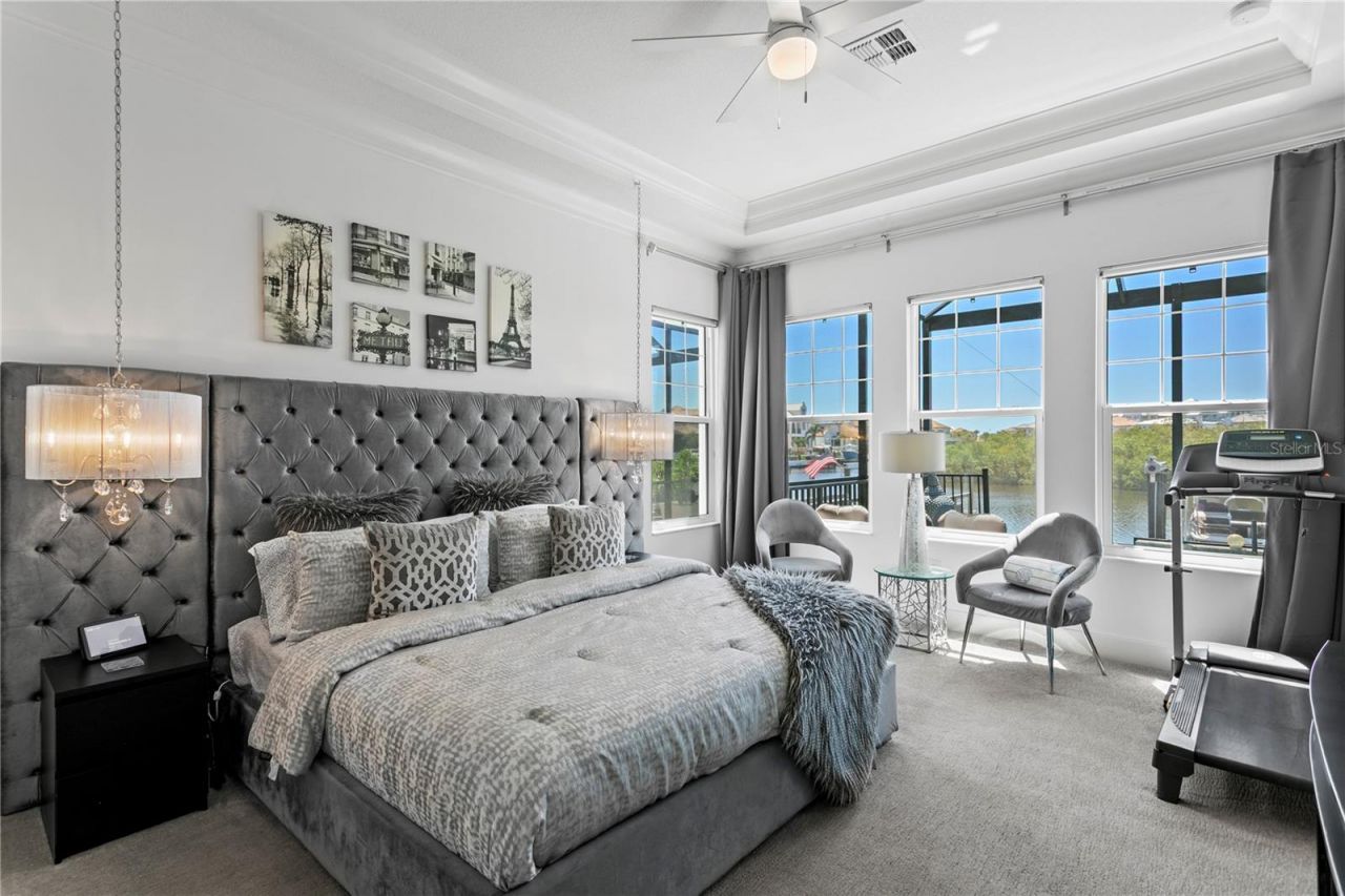 916 Seagrape Drive, Ruskin, FL 33570 Photo