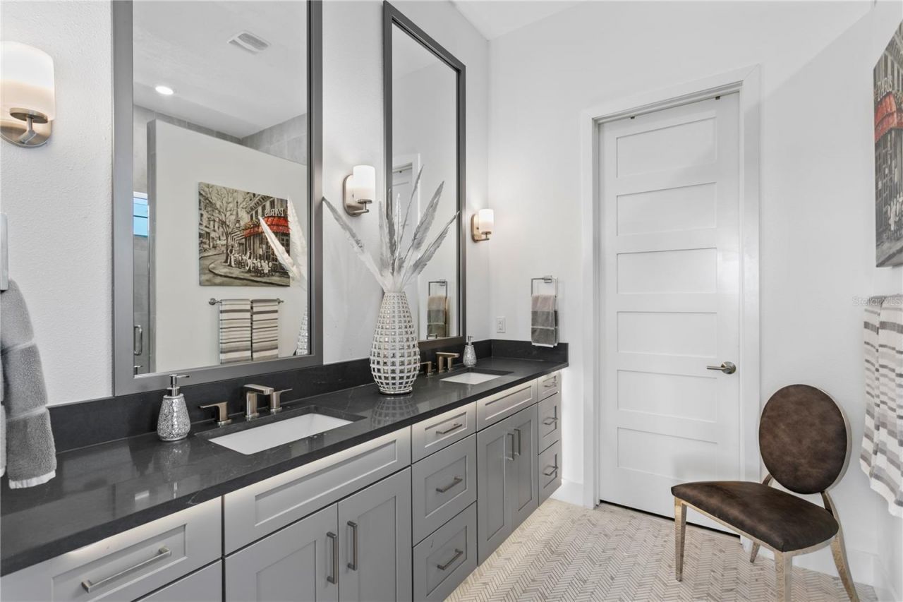 916 Seagrape Drive, Ruskin, FL 33570 Photo