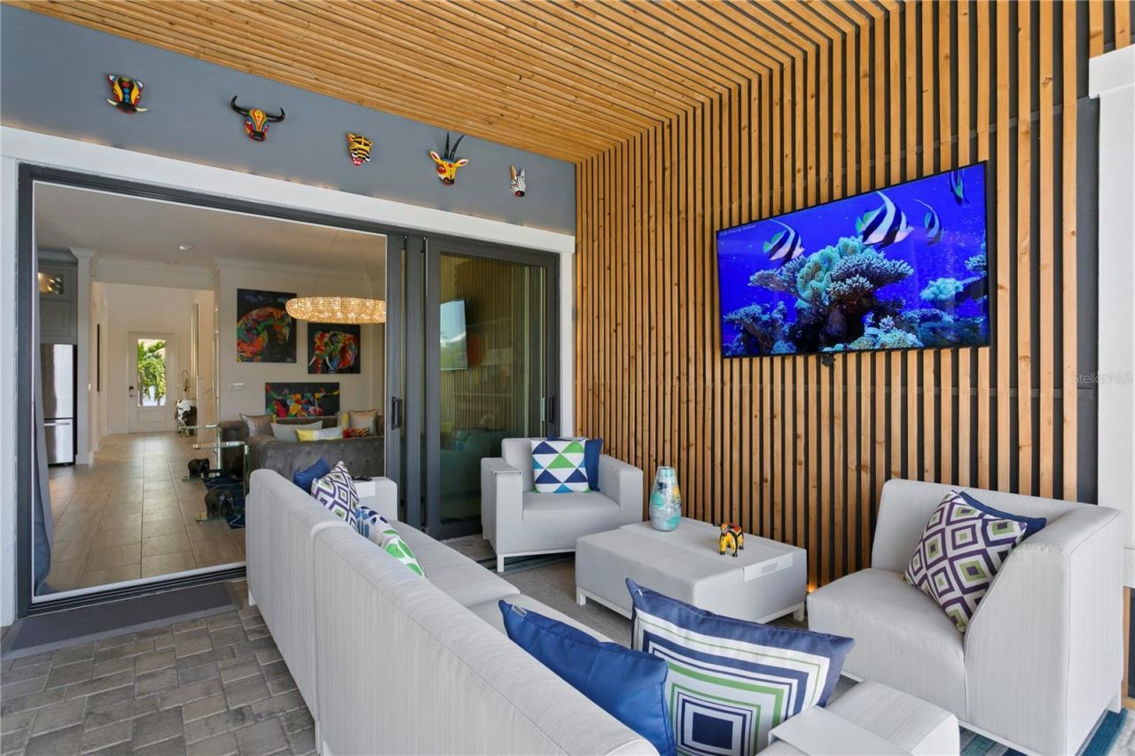 916 Seagrape Drive, Ruskin, FL 33570 Photo