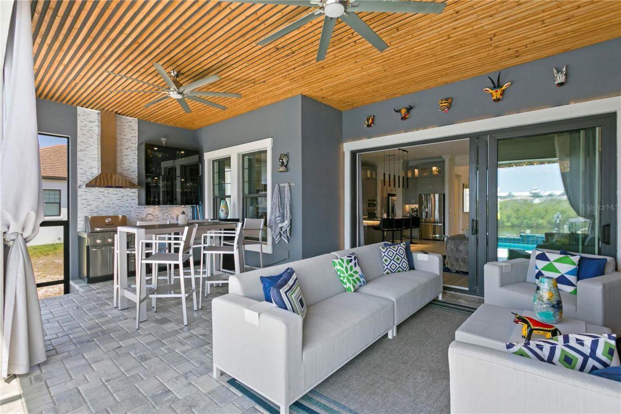 916 Seagrape Drive, Ruskin, FL 33570 Photo