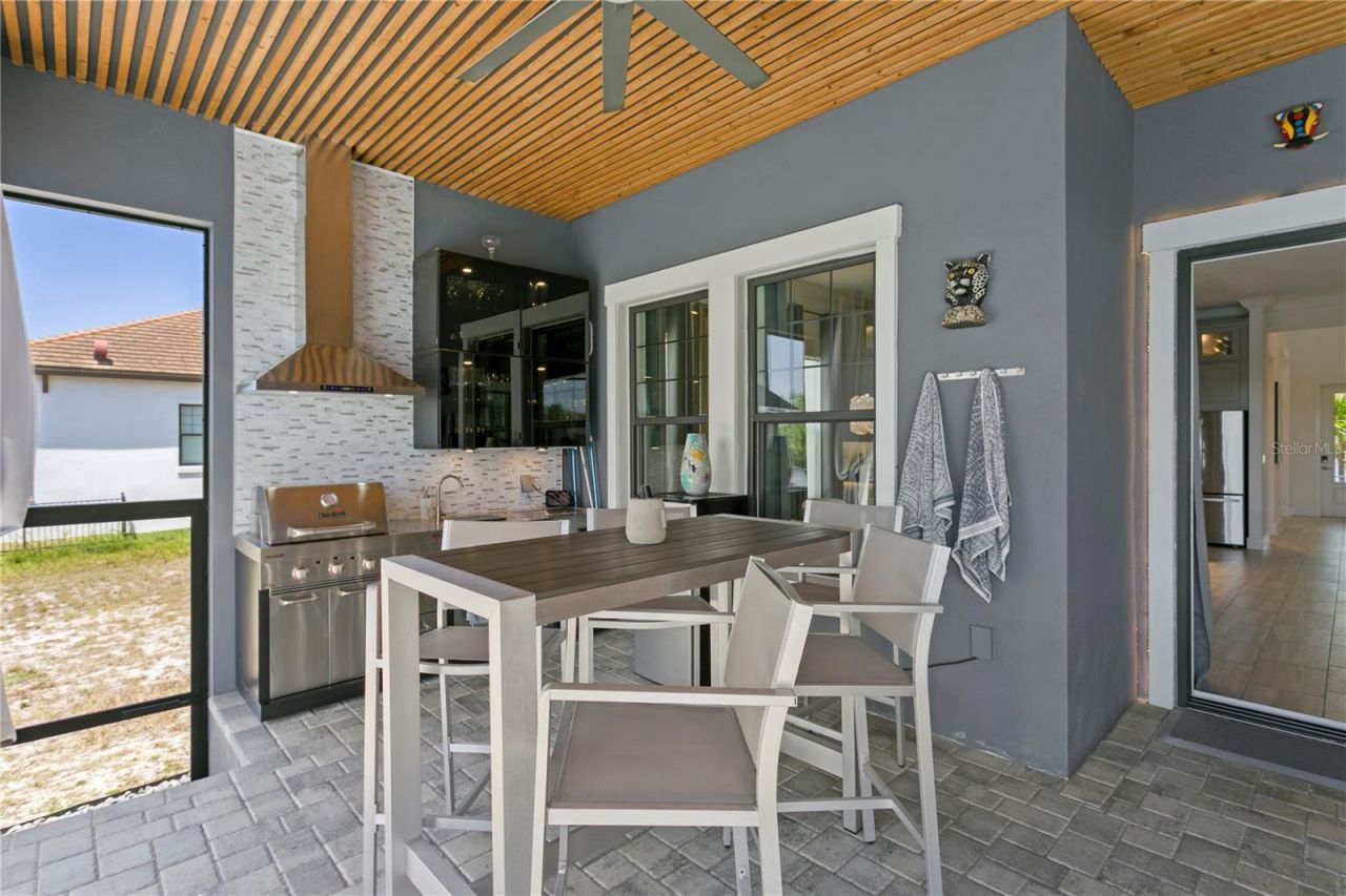 916 Seagrape Drive, Ruskin, FL 33570 Photo