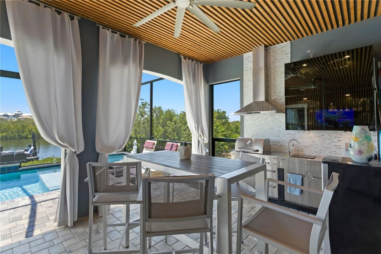 916 Seagrape Drive, Ruskin, FL 33570 Photo