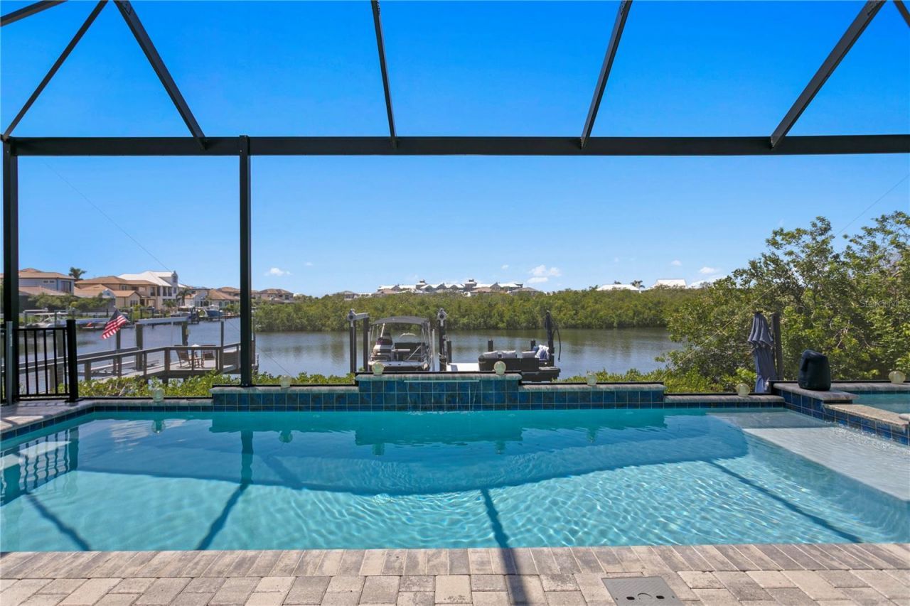 916 Seagrape Drive, Ruskin, FL 33570 Photo