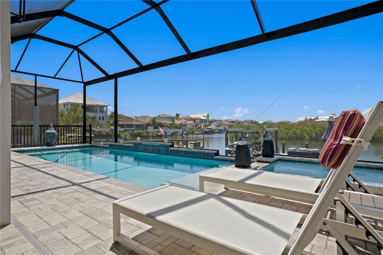 916 Seagrape Drive, Ruskin, FL 33570 Photo