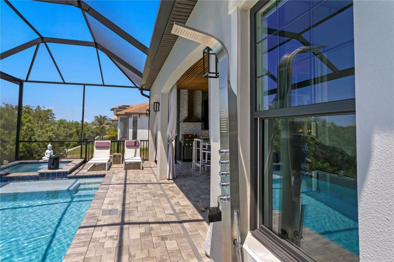 916 Seagrape Drive, Ruskin, FL 33570 Photo