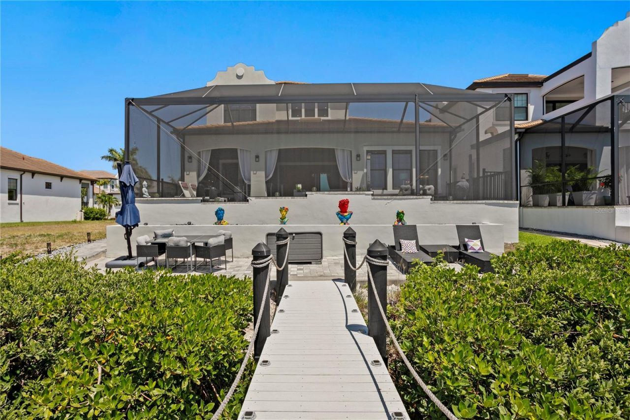 916 Seagrape Drive, Ruskin, FL 33570 Photo