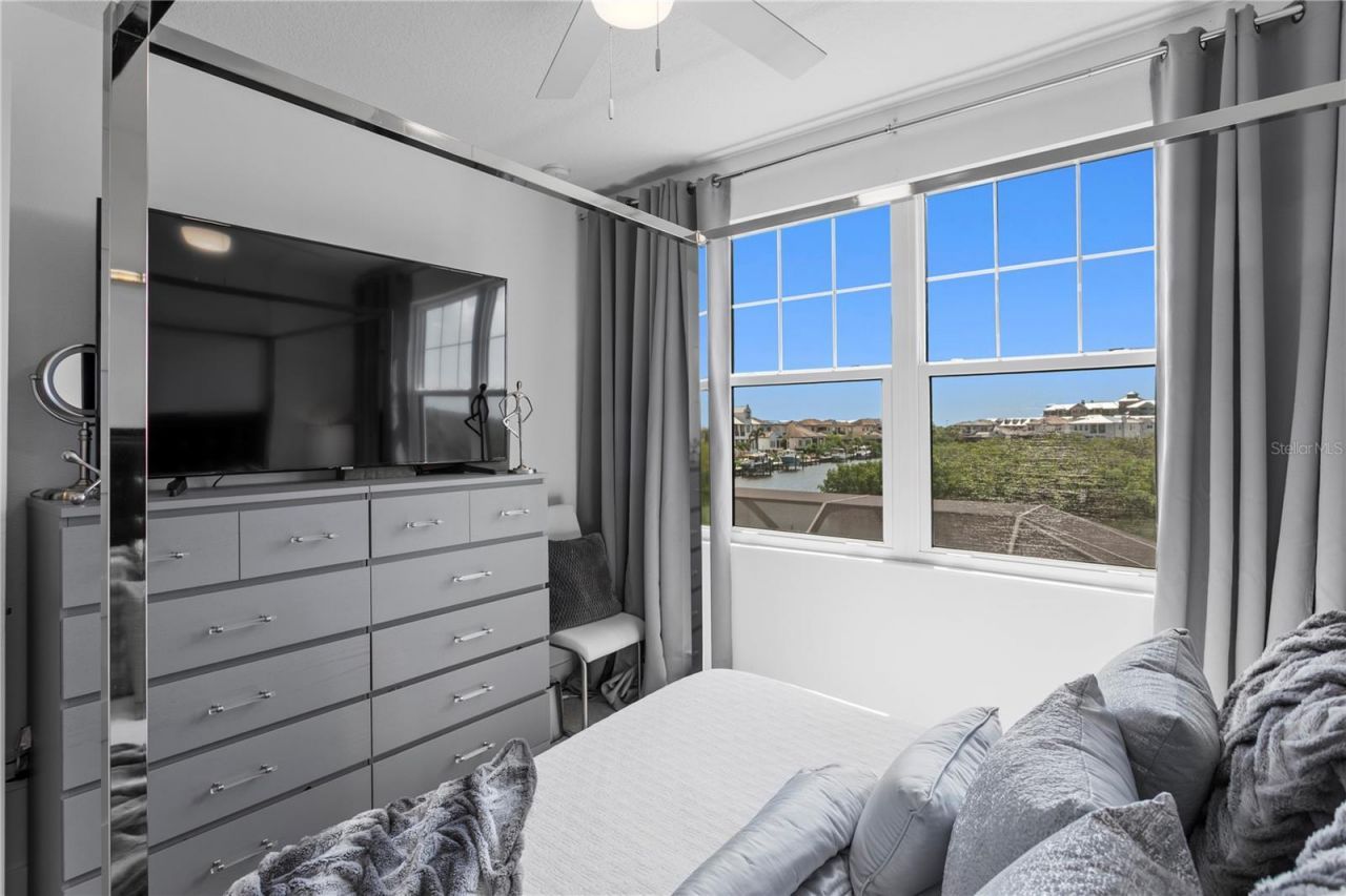 916 Seagrape Drive, Ruskin, FL 33570 Photo