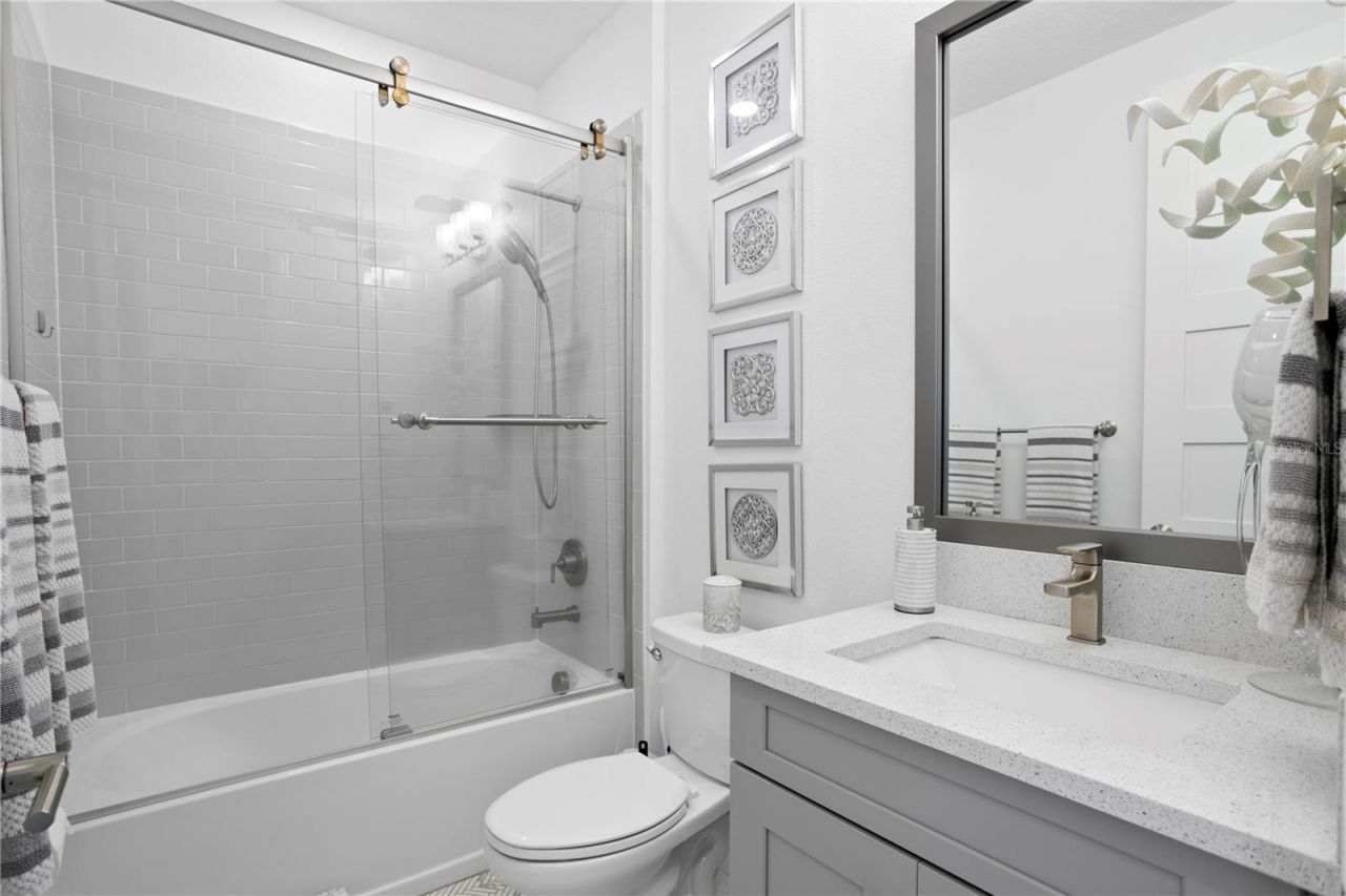 916 Seagrape Drive, Ruskin, FL 33570 Photo