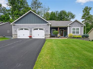 8873 Salvatore Avenue , Baldwinsville, NY 13027