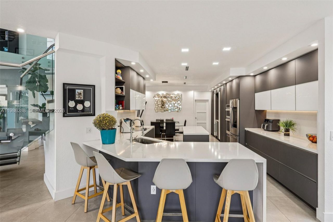 11280 NW 77th Ter, Doral, FL 33178 Photo