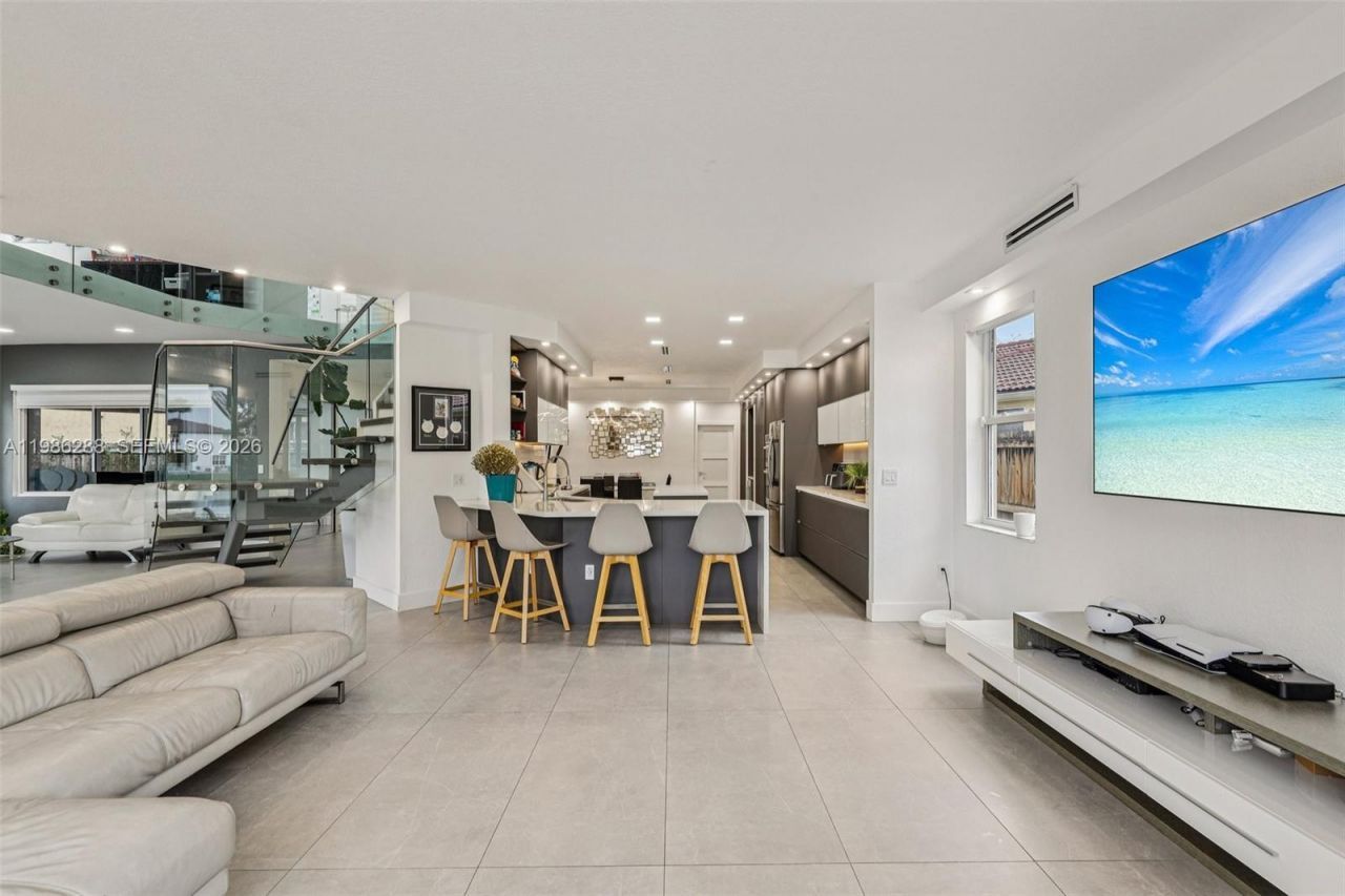 11280 NW 77th Ter, Doral, FL 33178 Photo