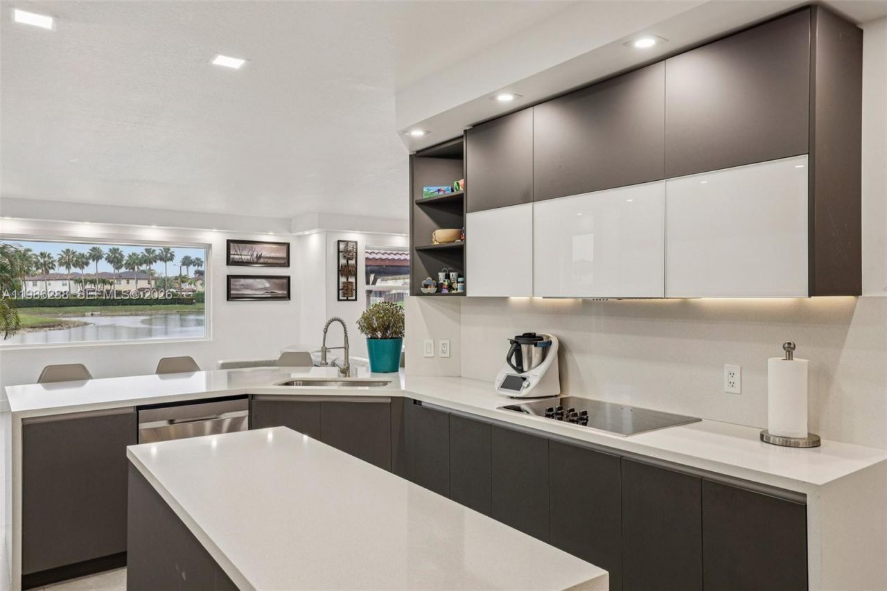 11280 NW 77th Ter, Doral, FL 33178 Photo