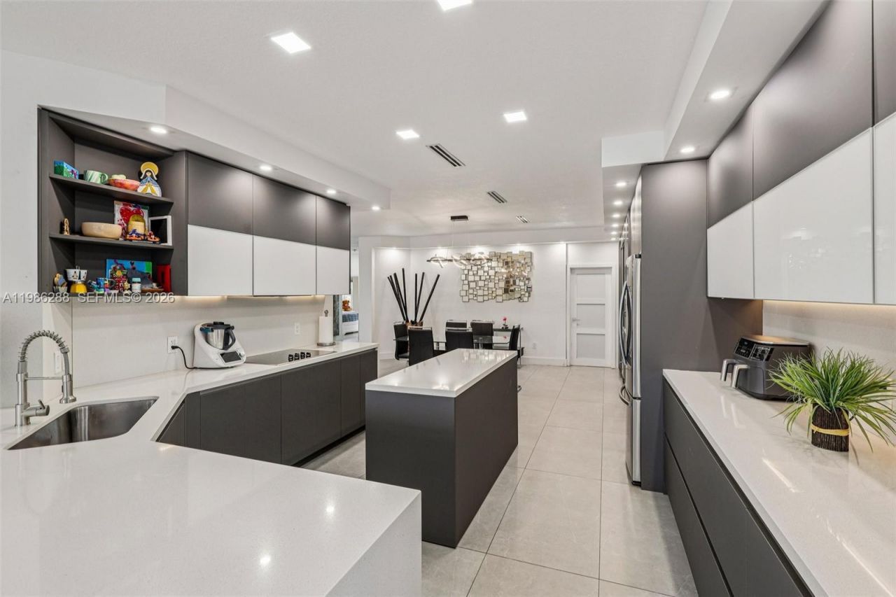 11280 NW 77th Ter, Doral, FL 33178 Photo