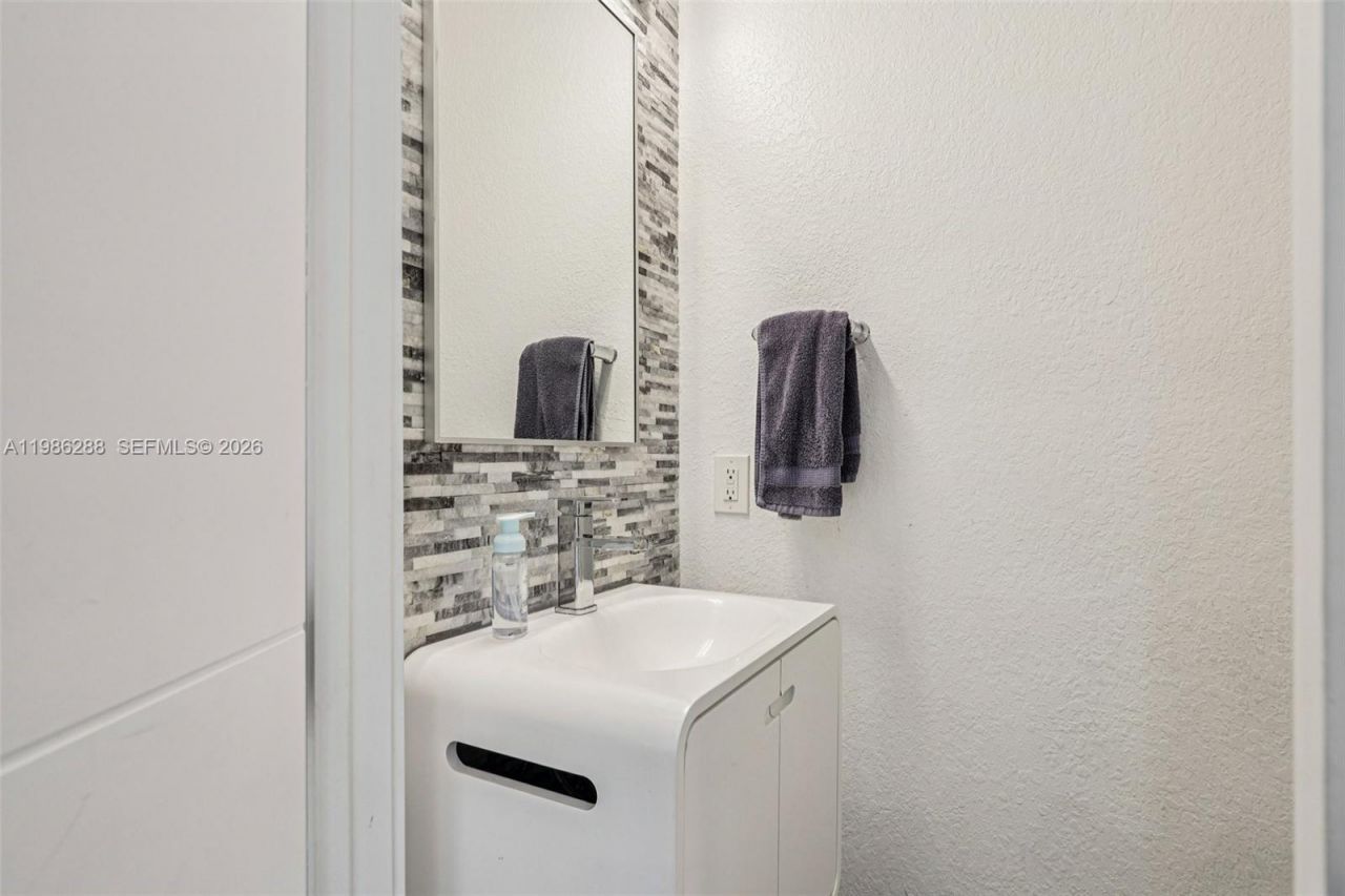 11280 NW 77th Ter, Doral, FL 33178 Photo