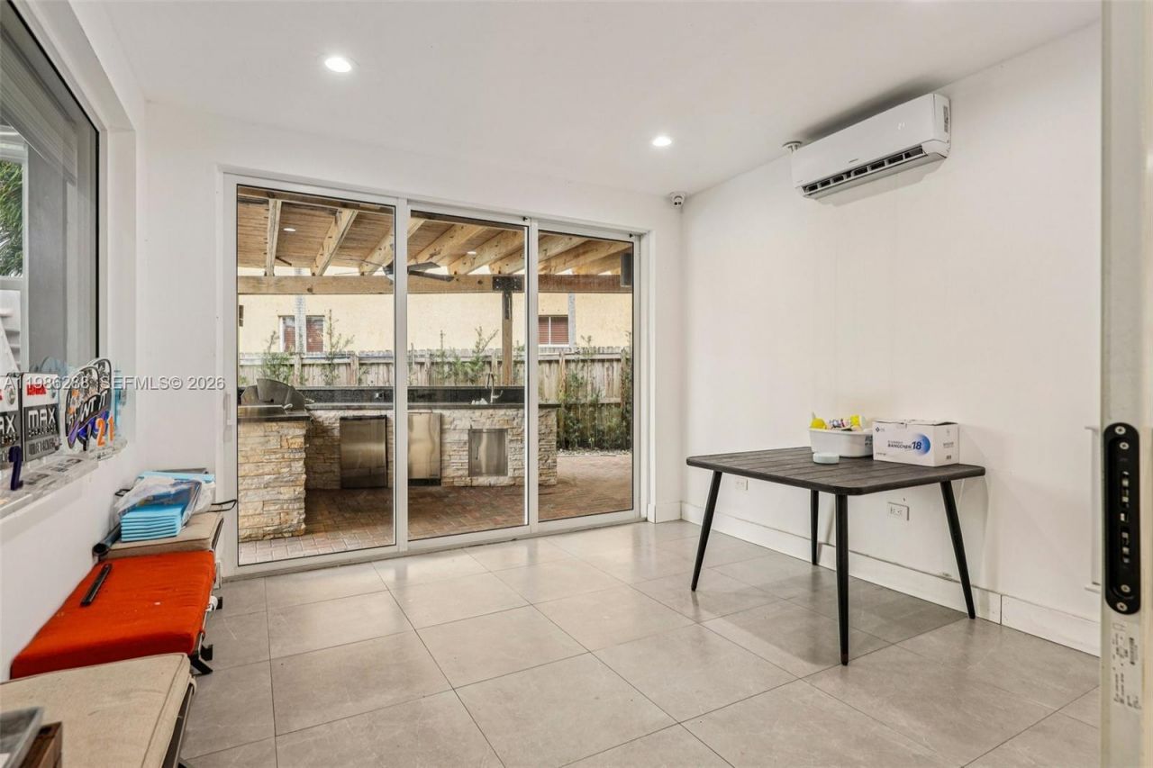 11280 NW 77th Ter, Doral, FL 33178 Photo