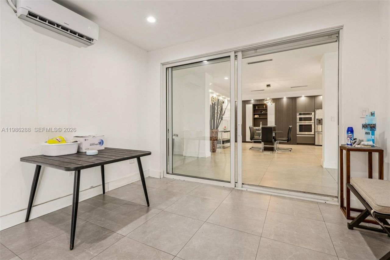 11280 NW 77th Ter, Doral, FL 33178 Photo