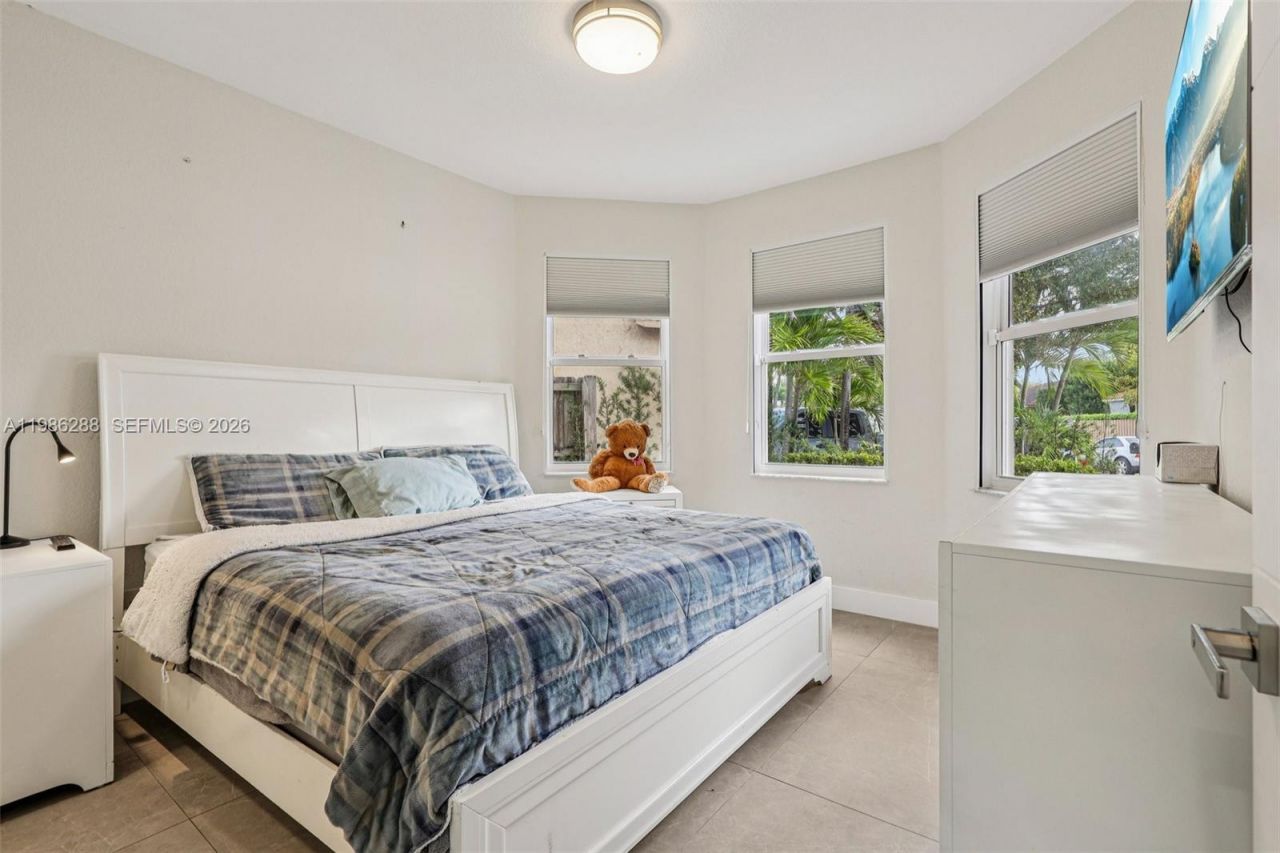 11280 NW 77th Ter, Doral, FL 33178 Photo