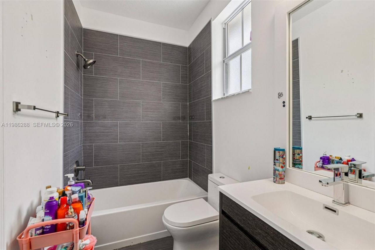 11280 NW 77th Ter, Doral, FL 33178 Photo