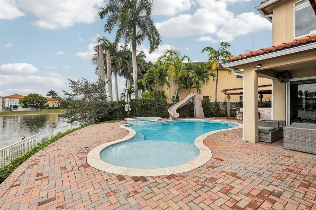 11280 NW 77th Ter, Doral, FL 33178 Photo