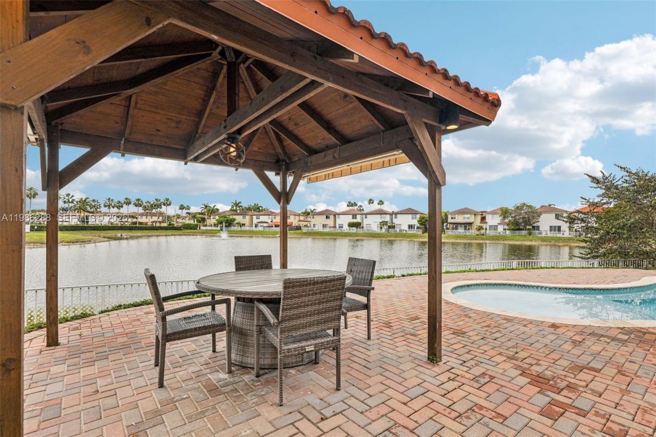 11280 NW 77th Ter, Doral, FL 33178 Photo