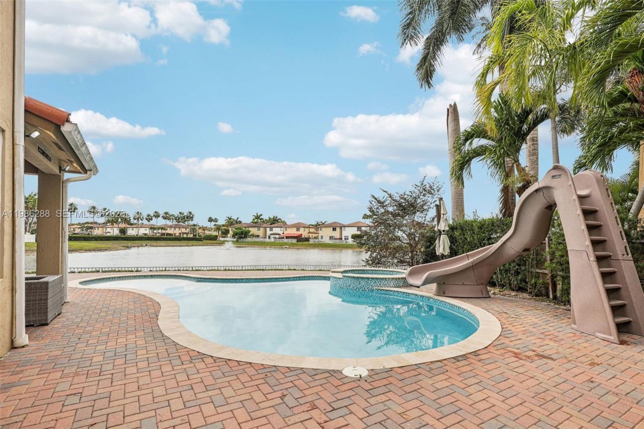 11280 NW 77th Ter, Doral, FL 33178 Photo