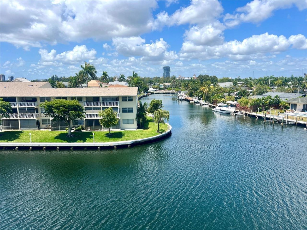 437 Golden Isles Dr , Unit 14G, Hallandale Beach, FL 33009 Photo