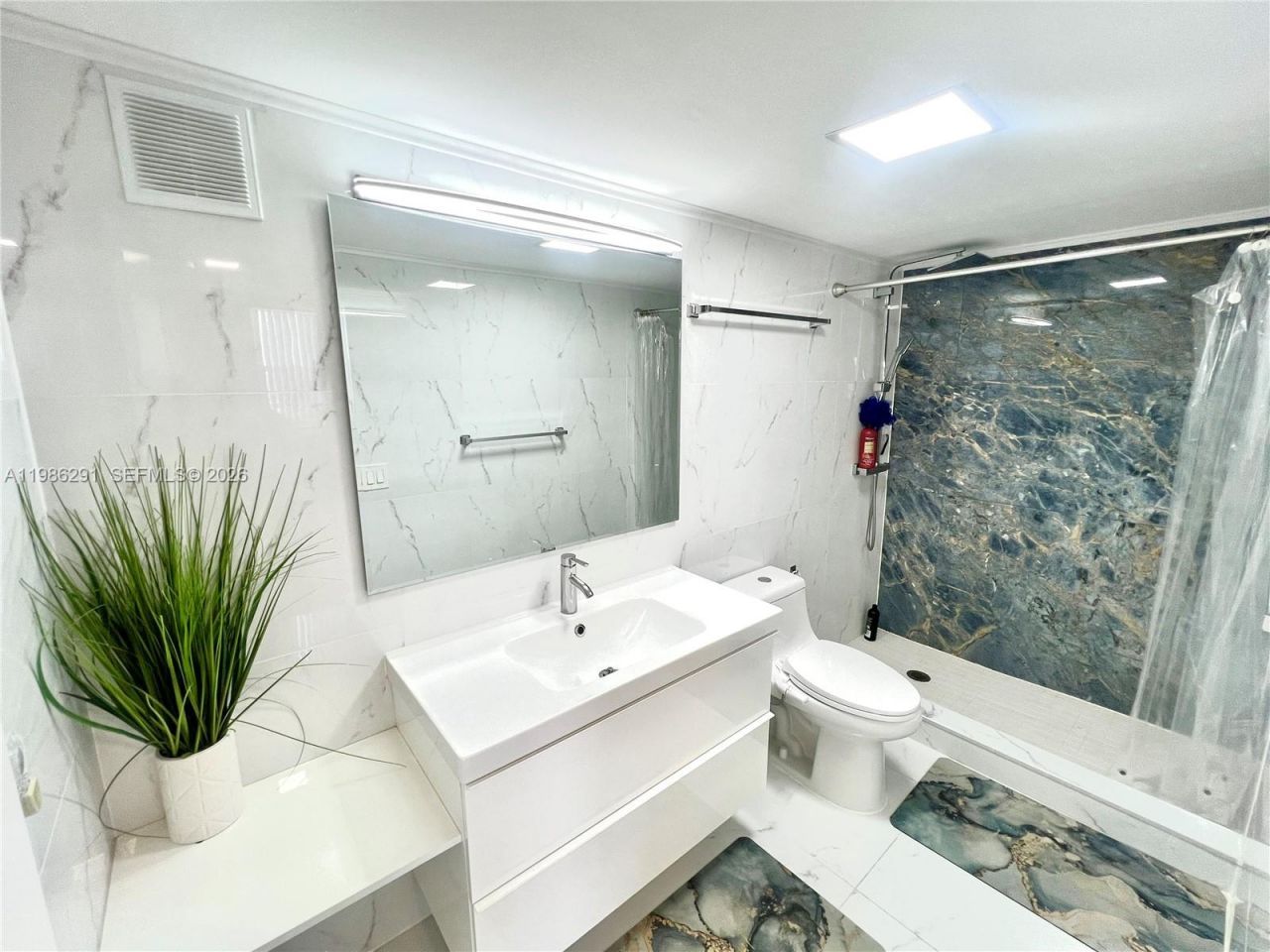 437 Golden Isles Dr , Unit 14G, Hallandale Beach, FL 33009 Photo