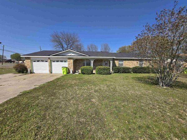 410 Brandenburg Gate, Stuttgart, AR 72160