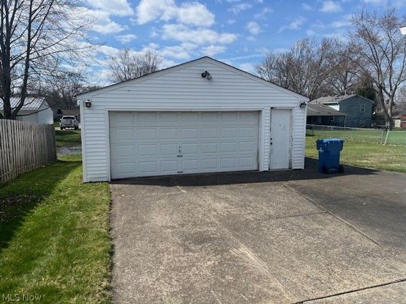 7408 Denny Drive, North Ridgeville, OH 44039 Photo 2