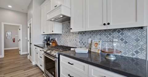 9467 E Jahant Rd, Acampo, CA 95220 Photo