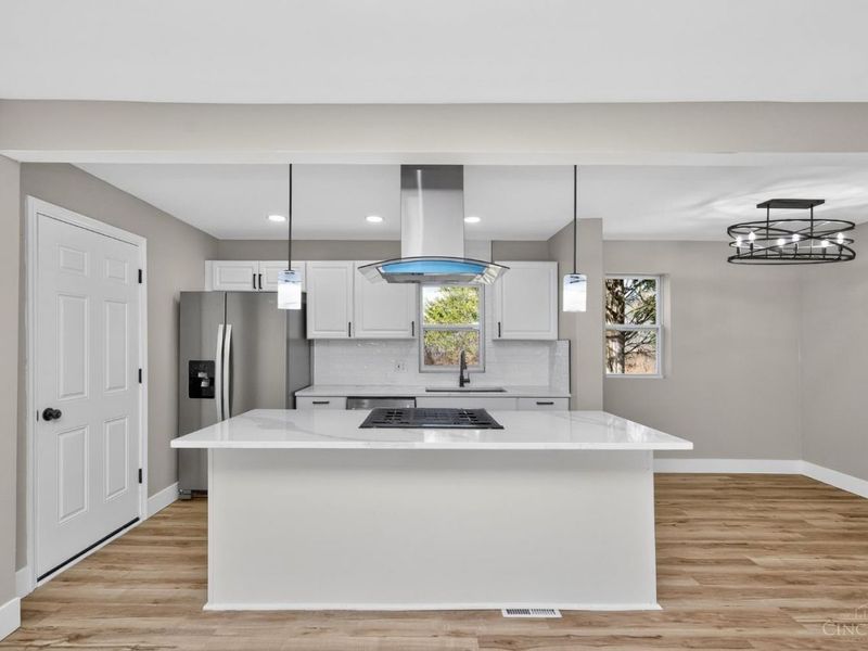 48 Damon Road, Greenhills, OH 45218 Photo 12