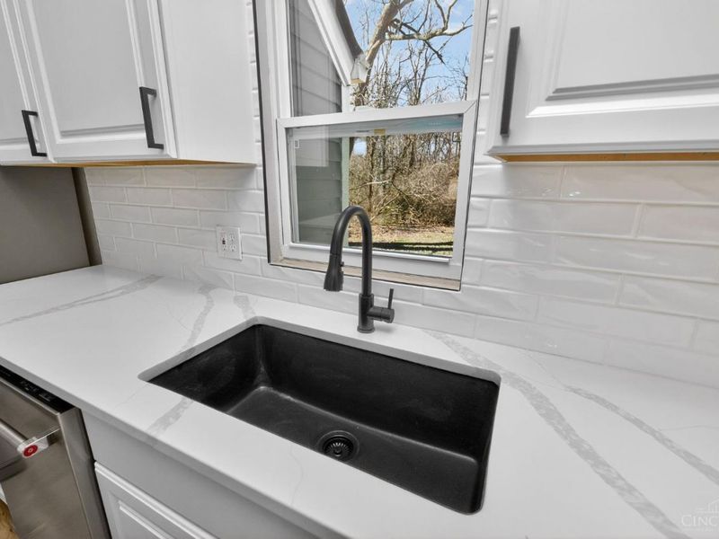 48 Damon Road, Greenhills, OH 45218 Photo 18