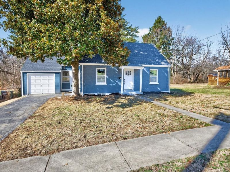 48 Damon Road, Greenhills, OH 45218 Photo 3