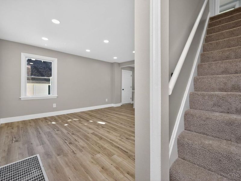 48 Damon Road, Greenhills, OH 45218 Photo 6