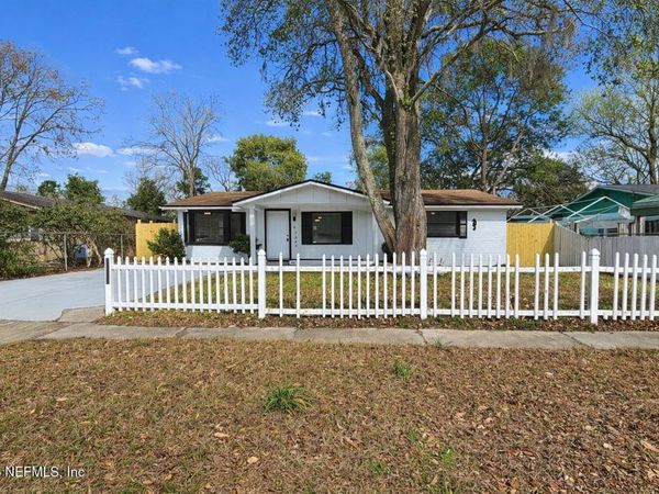 7563 JOHN F KENNEDY Drive W, Jacksonville, FL 32219