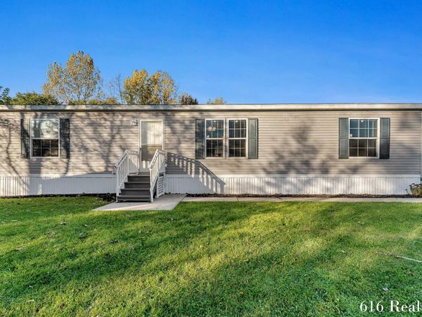 1412 Red Oak Lane NE, Belmont, MI 49306