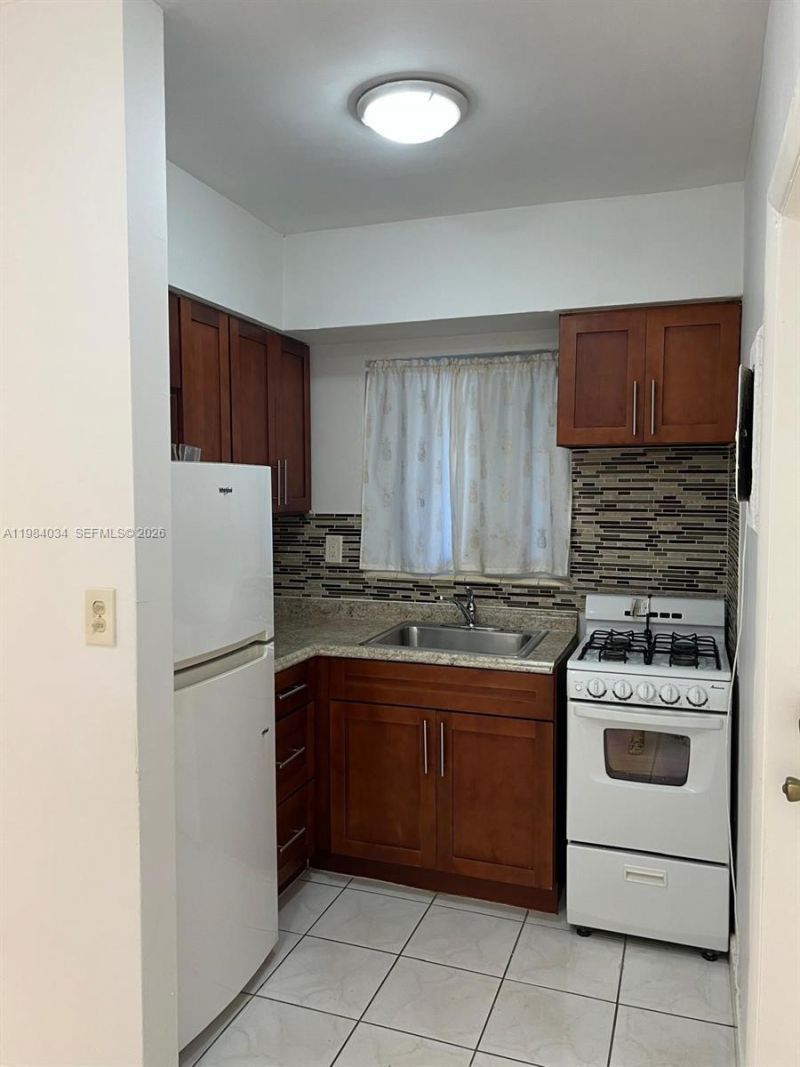 2300 SW 3rd Ave , Unit 4, Miami, FL 33129 Photo