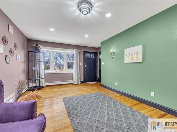 165 Crescent Avenue , Woodbridge, NJ 07095