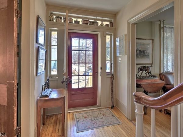 11 Halstead St, Clinton, NJ 08809