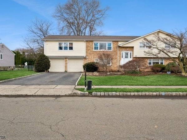 2 Caryn Pl, Fairfield, NJ 07004