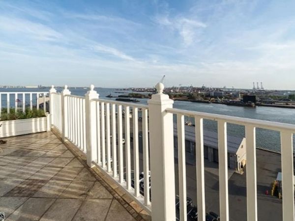 10081 Shearwater Ct, Jersey, NJ 07305