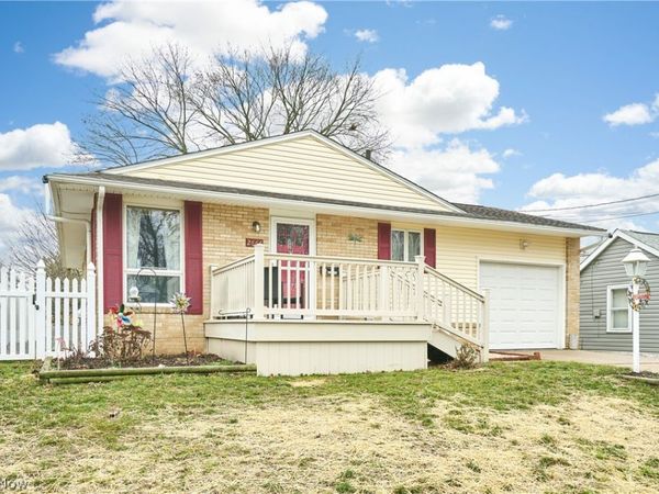 2864 Burnside Street , Akron, OH 44312